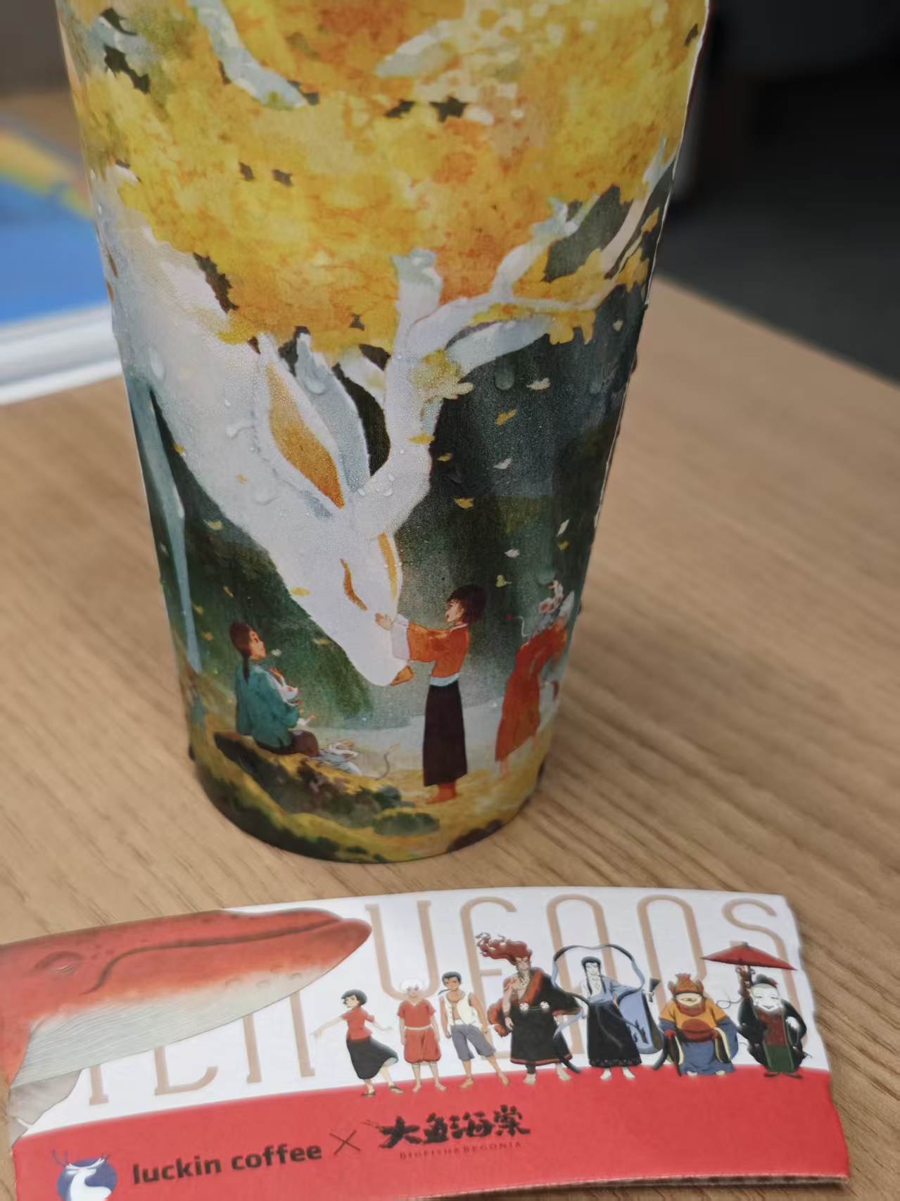 瑞幸×大鱼海棠联名杯 · 鹿神与秋空